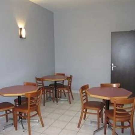 Hotel De Nevers 2*