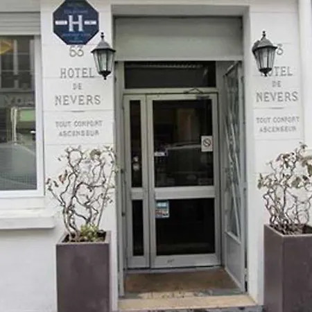 Hotel De Nevers 2*