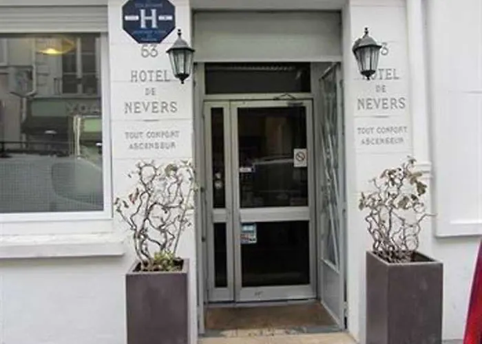 Otel De Nevers 2*